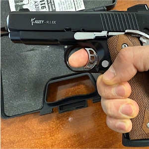 Купить KUZEY 911-SX#2 Black/Brown Wooden Grips + магазин УЦІНКА  Фото 4